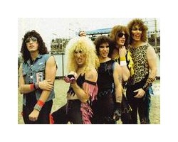 На фото Twisted sister