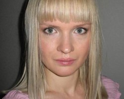 На фото Анна Троянская